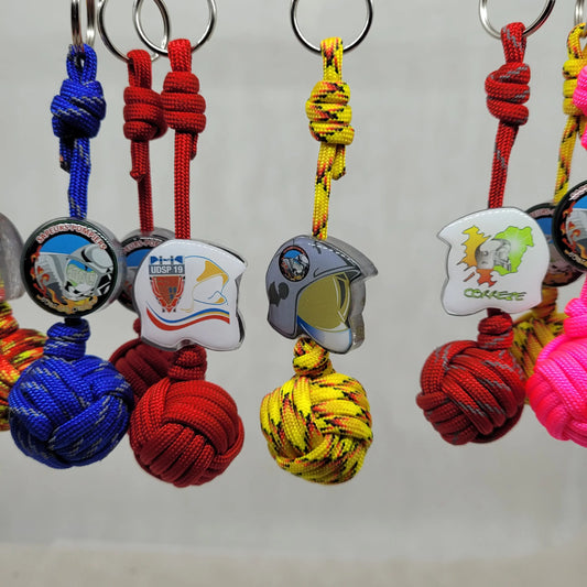 Porte-Clés Poing De Singe P550 Les Sapeurs-Pompiers Aux fils des Noeuds