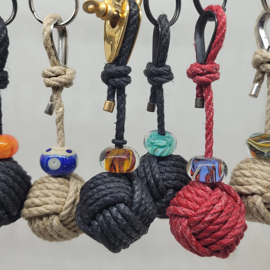 Porte-clés Pomme de Touline │ Chanvre Verre Céleste Aux fils des noeuds