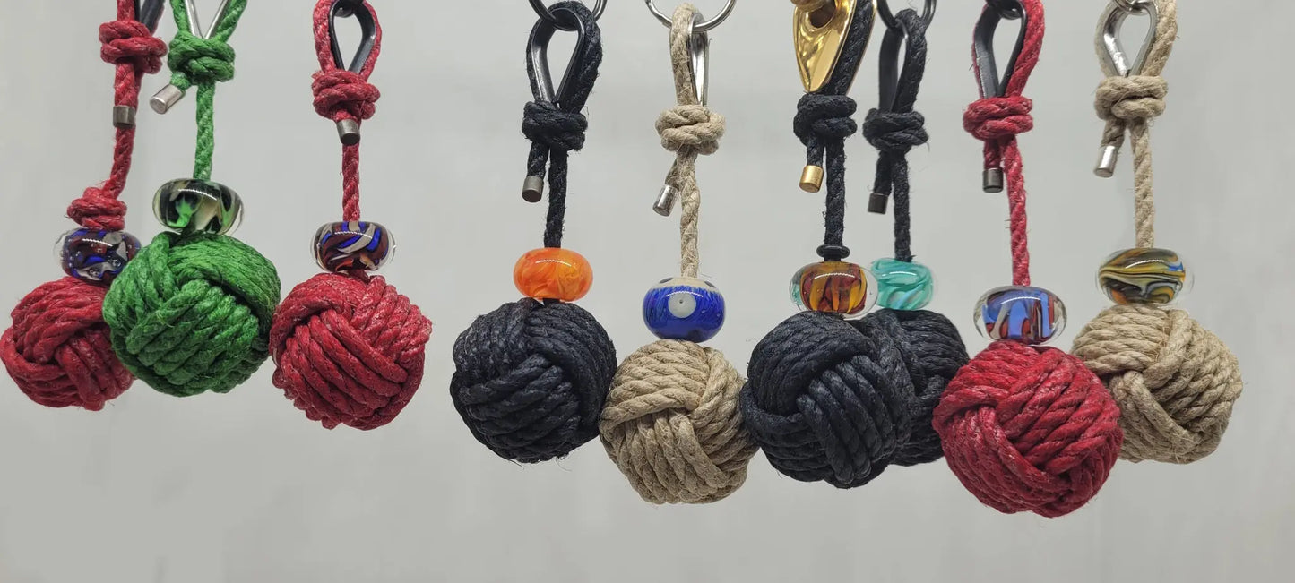 Porte-clés Pomme de Touline │ Chanvre Verre Céleste Aux fils des noeuds