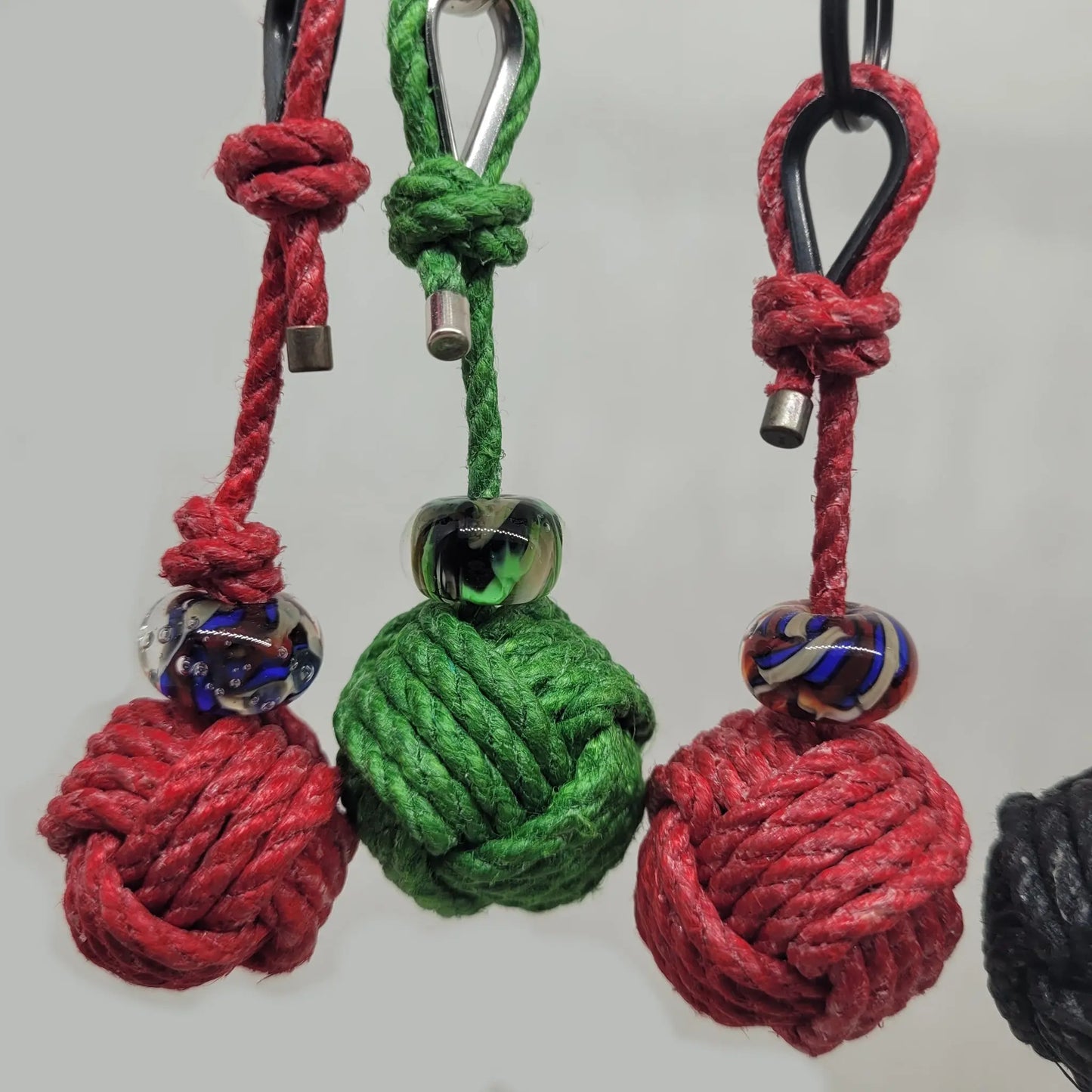 Porte-clés Pomme de Touline │ Chanvre Verre Céleste Aux fils des noeuds