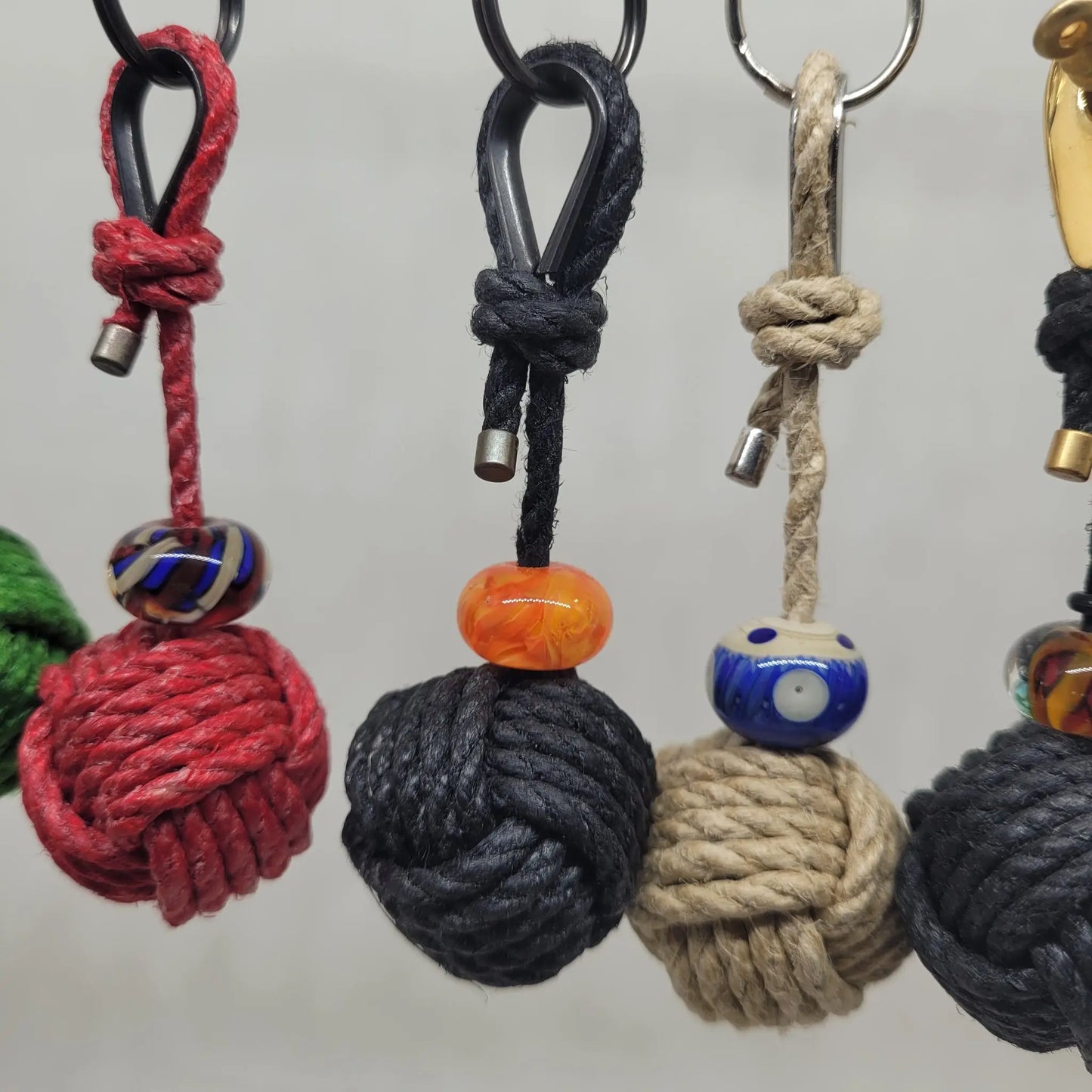 Porte-clés Pomme de Touline │ Chanvre Verre Céleste Aux fils des noeuds