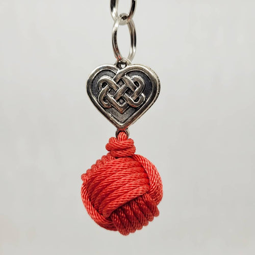 Porte clés Pomme de Touline - Bijoux spécial Saint Valentin - Coeurs métallique by Aux fils des noueds