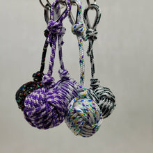 Charger l&#39;image dans la galerie, Porte clé Pomme de touline personnalisable fabrication artisanale made in Corrèze by Aux fils des noeuds

