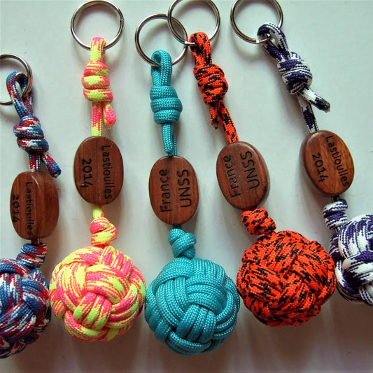 Porte clef Pomme de touline en lin personnalisable - Objet décoration fabrication artisanale made in Corrèze by Aux fils des noeuds