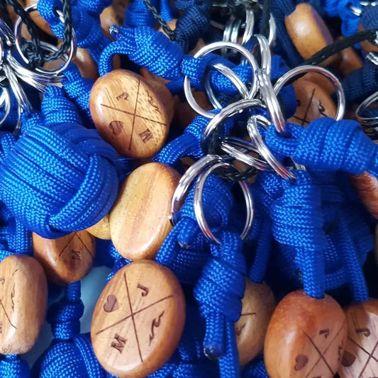 Porte clé mariage Pomme de touline en lin personnalisable - Objet décoration fabrication artisanale made in Corrèze by Aux fils des noeuds