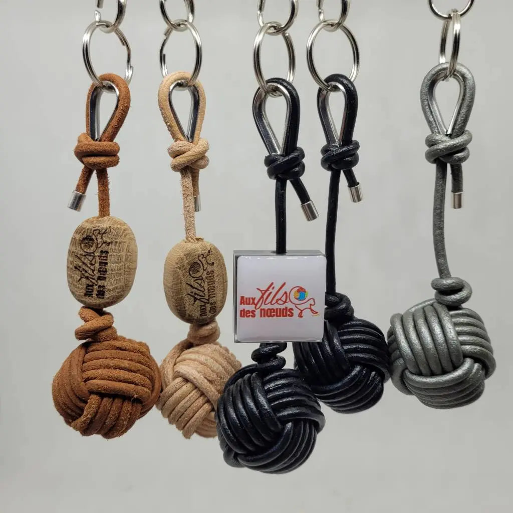Porte clé cuir Pomme de touline en lin personnalisable - Objet décoration fabrication artisanale made in Corrèze by Aux fils des noeuds