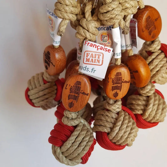 Porte clé personnalisable Pomme de Touline bicolore chanvre paracorde by Aux fils des noeuds