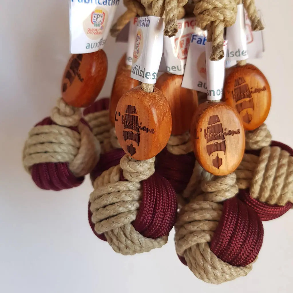Porte clé personnalisable Pomme de Touline bicolore chanvre paracorde by Aux fils des noeuds