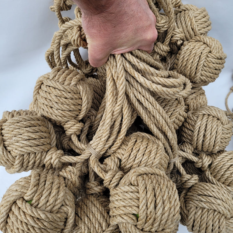 Jouets-Chiens-Chats Aux fils des noeuds