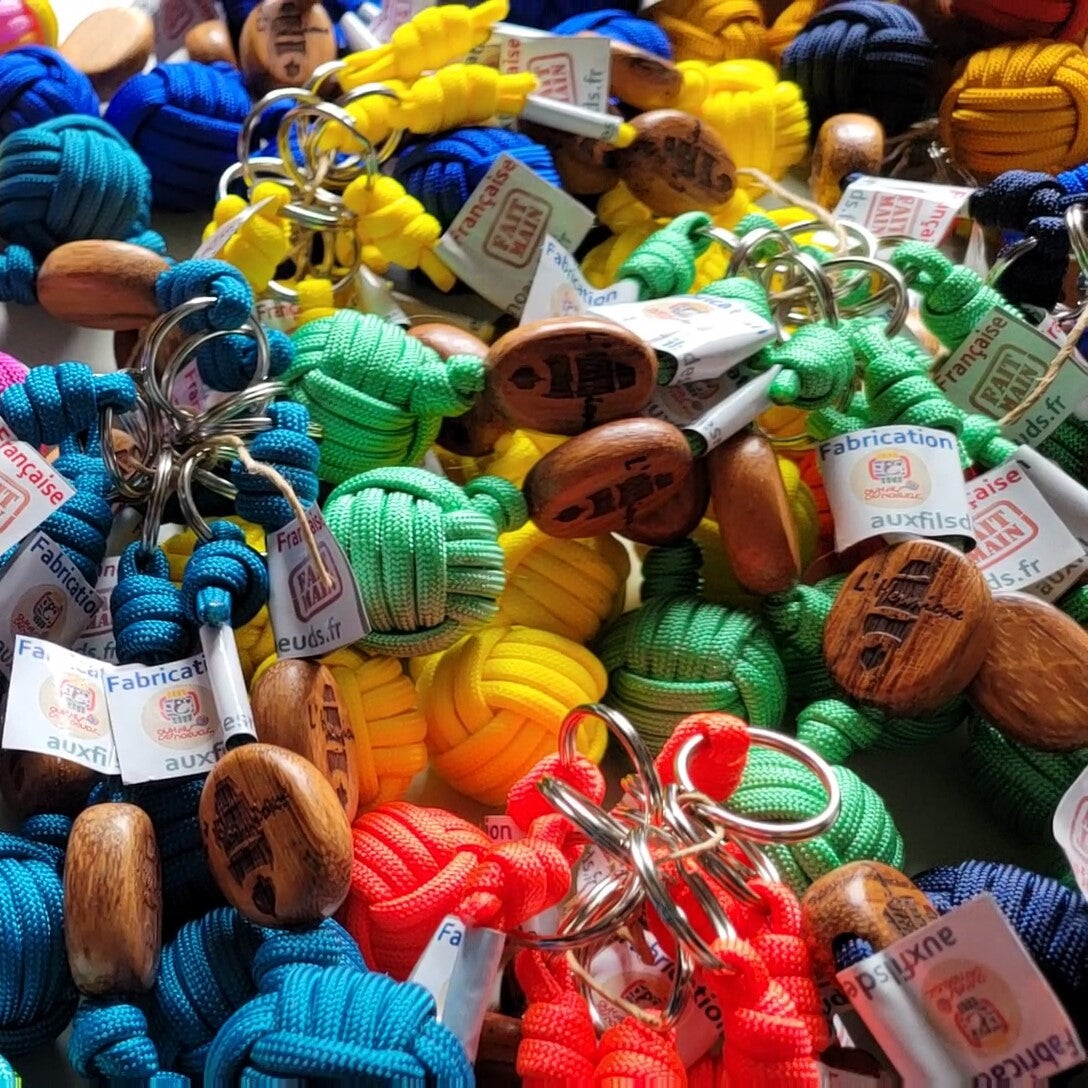 Aux fils des noeuds | Porte-Clés | Pomme de Touline | Les Paracordes