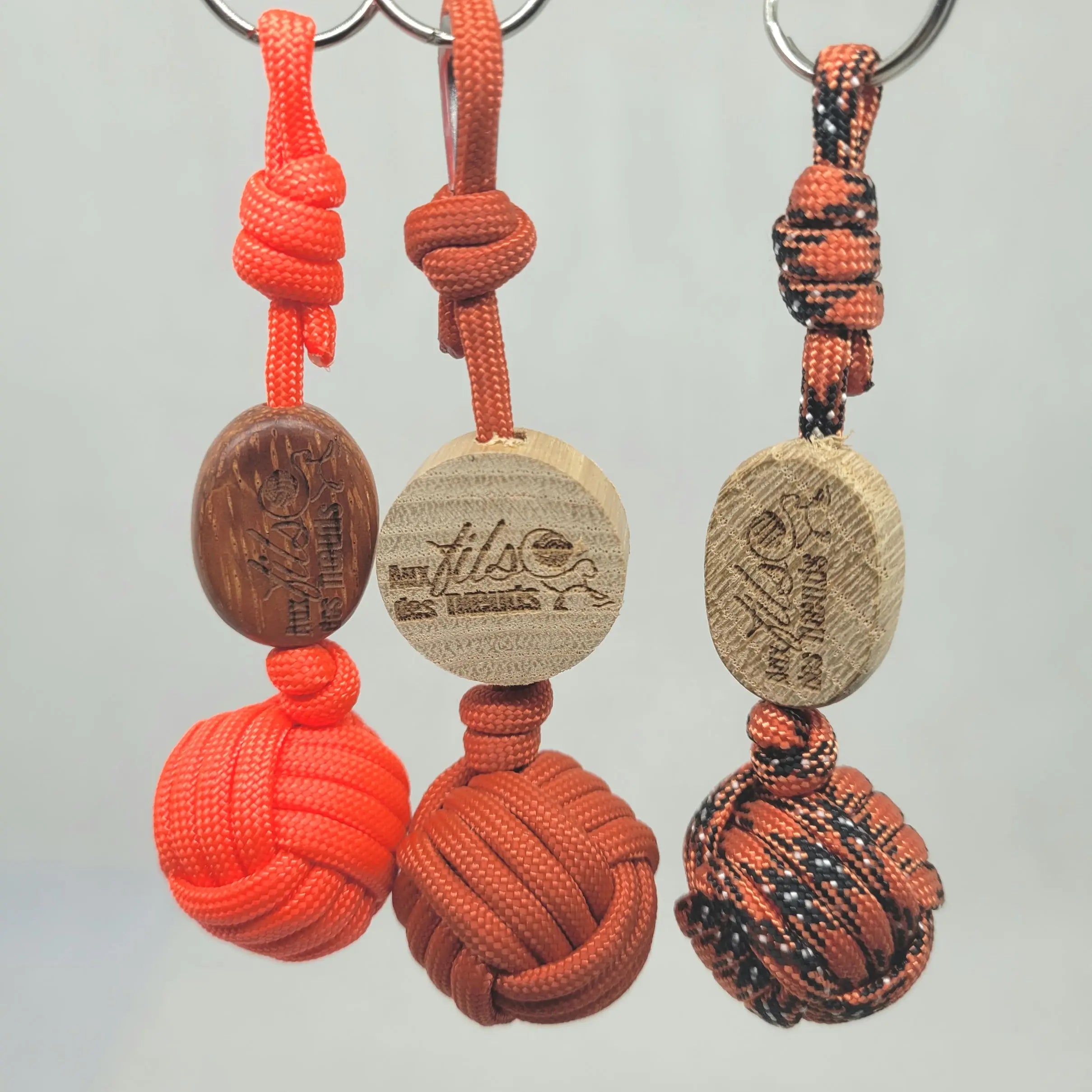porte clés pomme de touline personnalisable paracord 550 orange fabrication artisanale Origine Corrèze gravure laser doming aux fils des nœuds