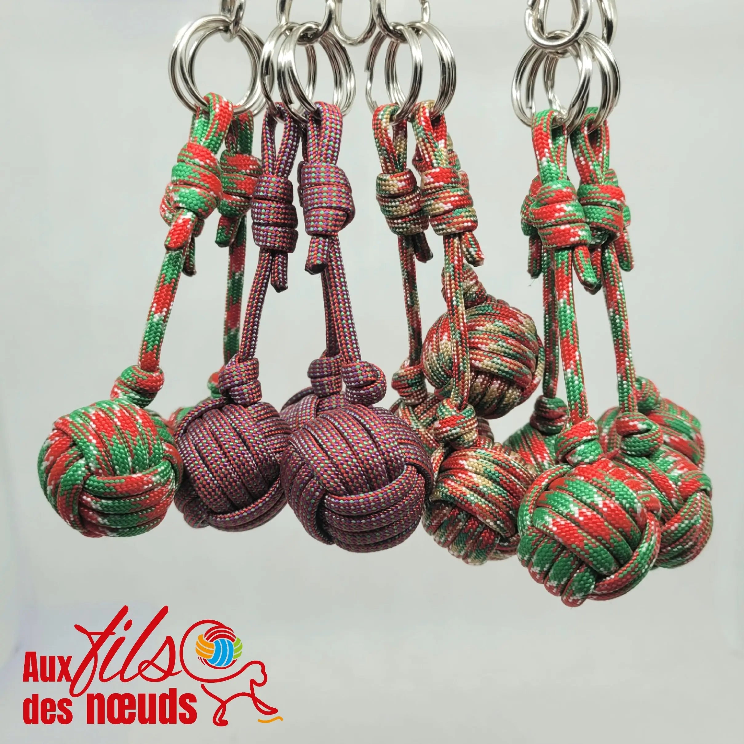 porte clés pomme de touline personnalisable paracord 550 rouge fabrication artisanale Origine Corrèze gravure laser doming aux fils des nœuds noël