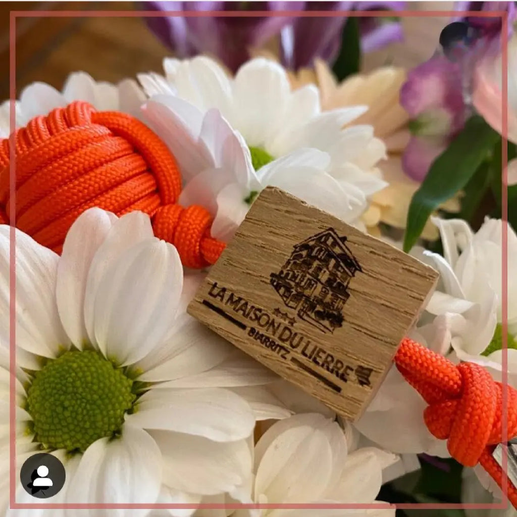 Porte-Clés Poing De Singe P750 │Les Hôtels Aux fils des Noeuds