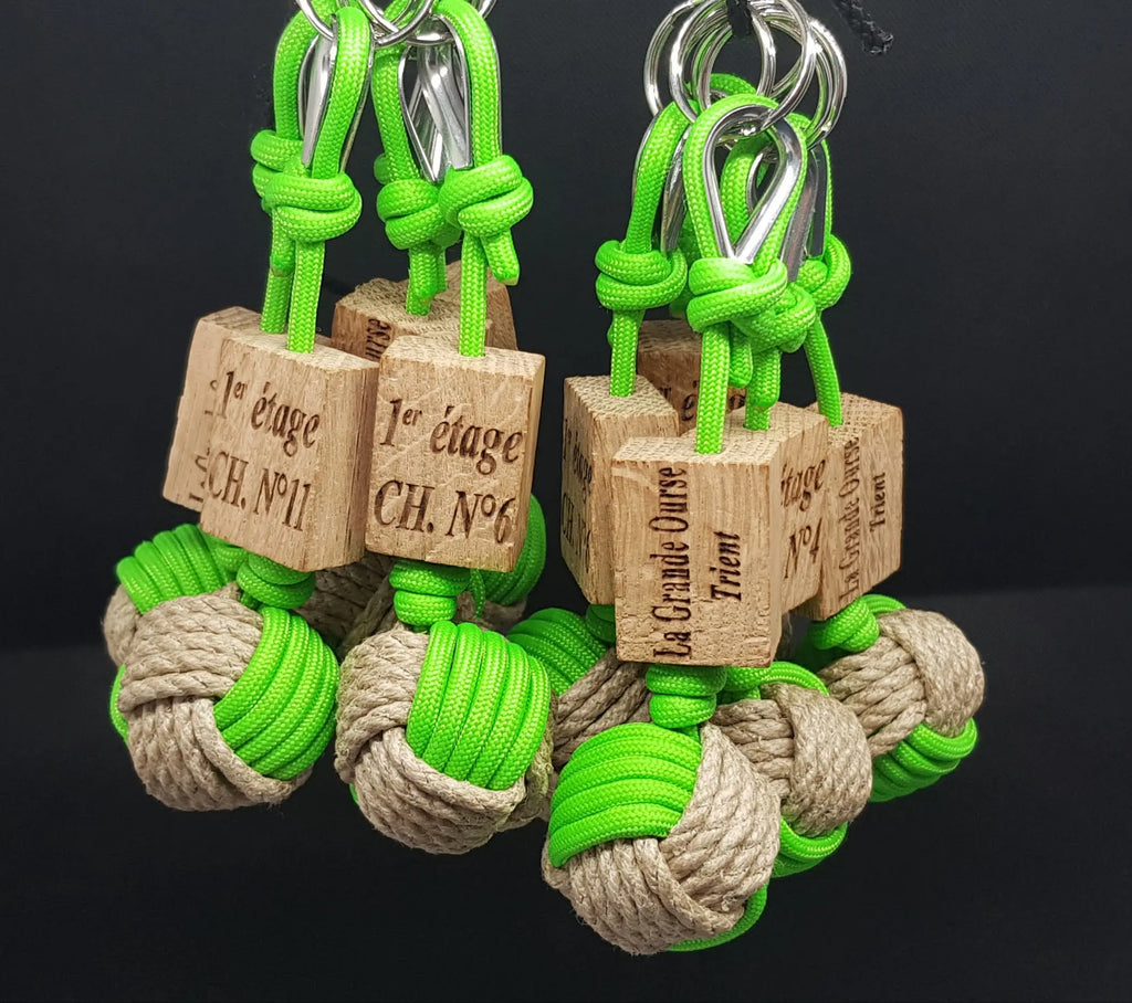 Porte-Clés Poing De Singe P750 │Les Hôtels Aux fils des Noeuds