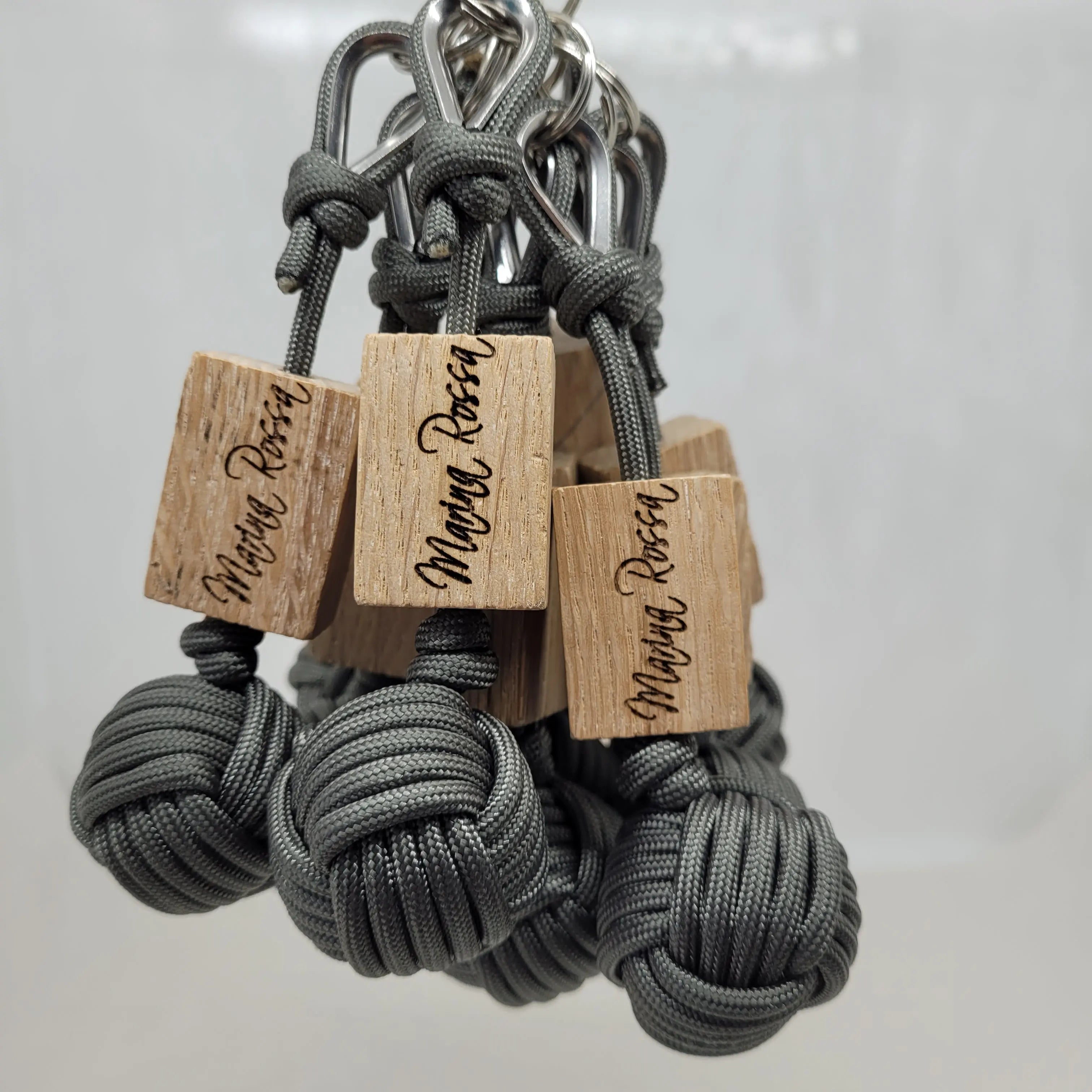 Porte-Clés Poing De Singe P750 │Les Hôtels Aux fils des Noeuds