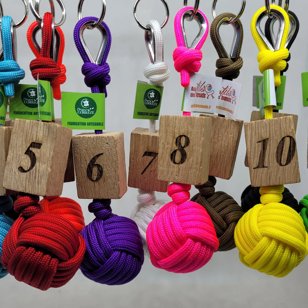 Porte-Clés Poing De Singe P750 │Les Hôtels Aux fils des Noeuds