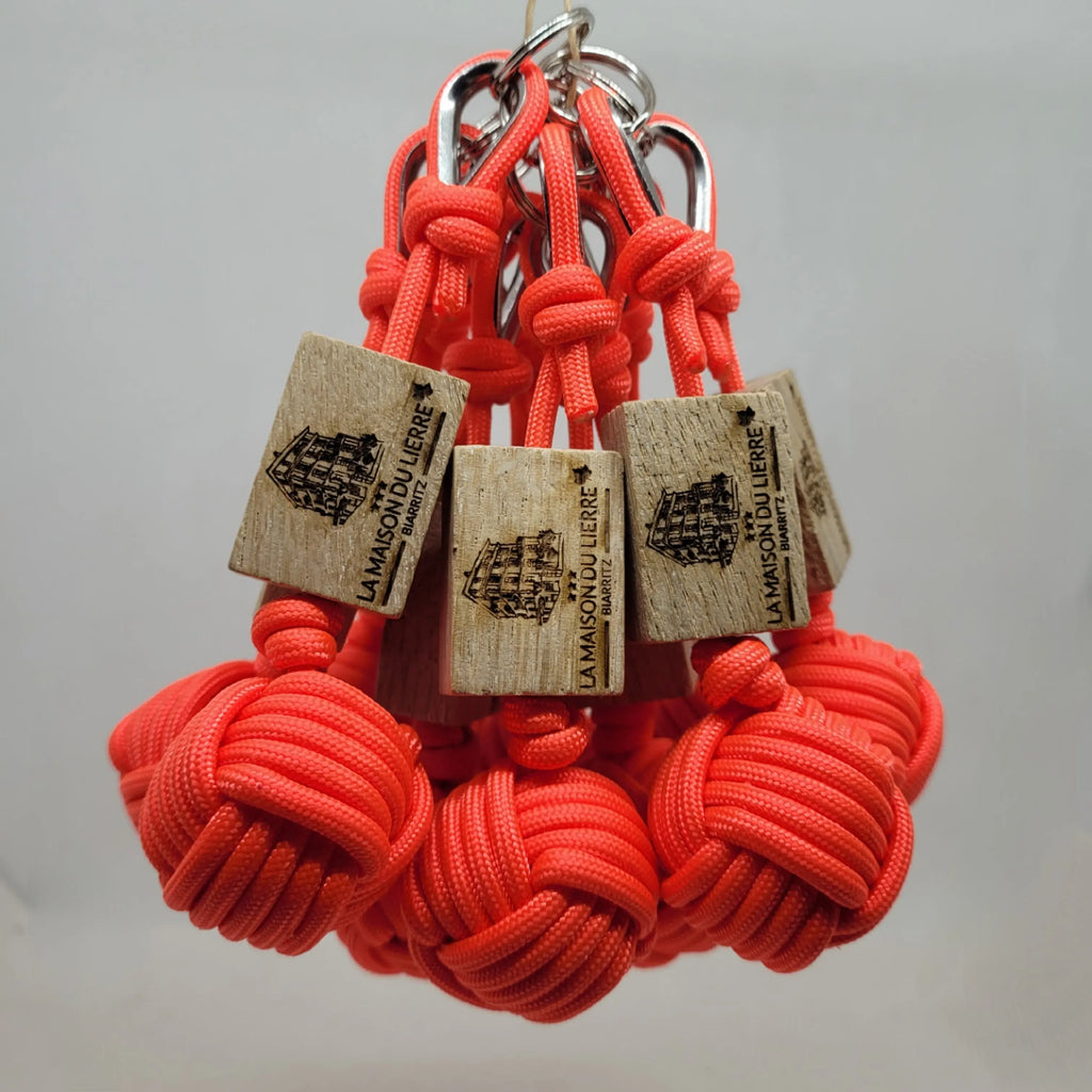 Porte-Clés Poing De Singe P750 │Les Hôtels Aux fils des Noeuds