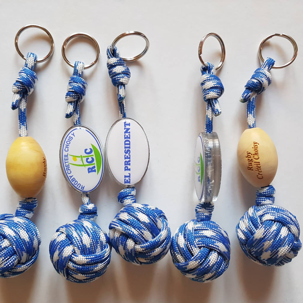 Porte clef rugby Pomme de touline personnalisable - Objet décoration fabrication artisanale made in Corrèze by Aux fils des noeuds