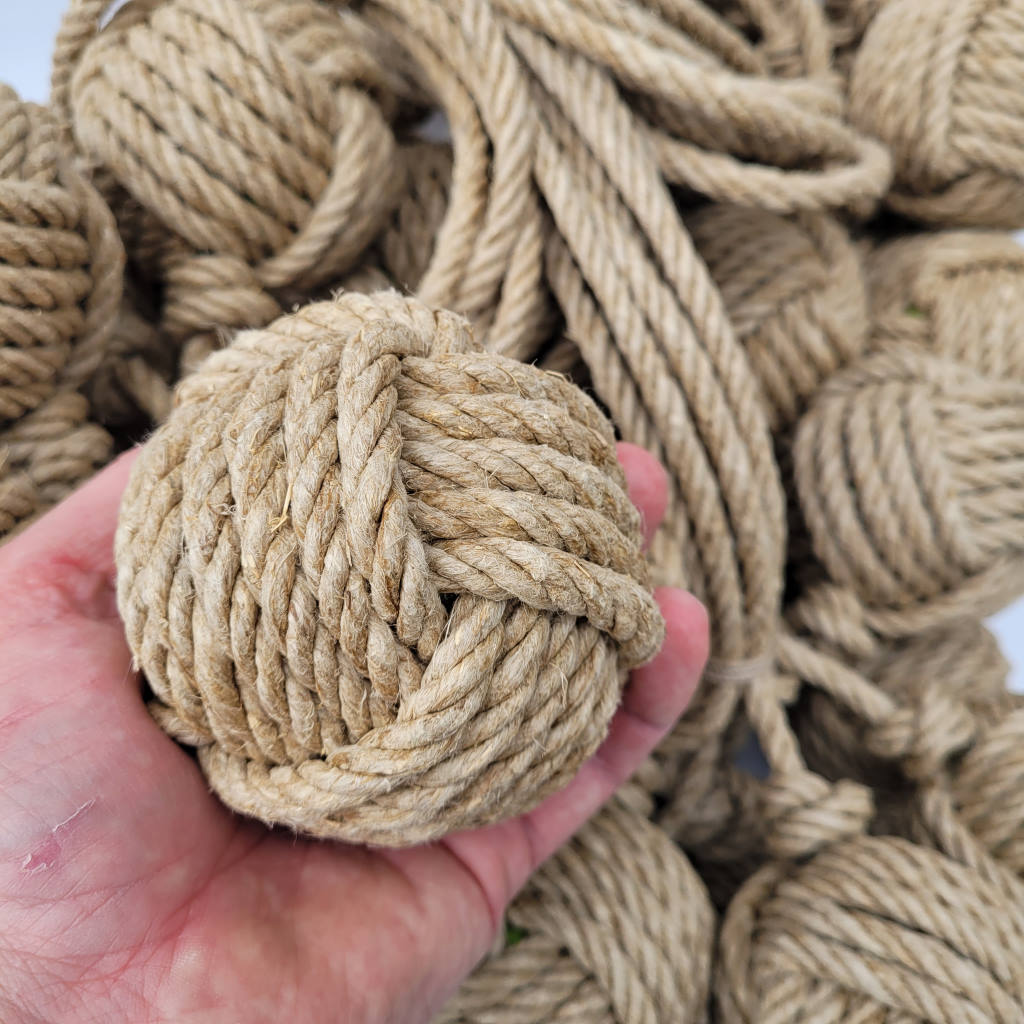 Jouet pour chien et chat pomme de touline artisanale fabrication française by Aux fils des noeuds