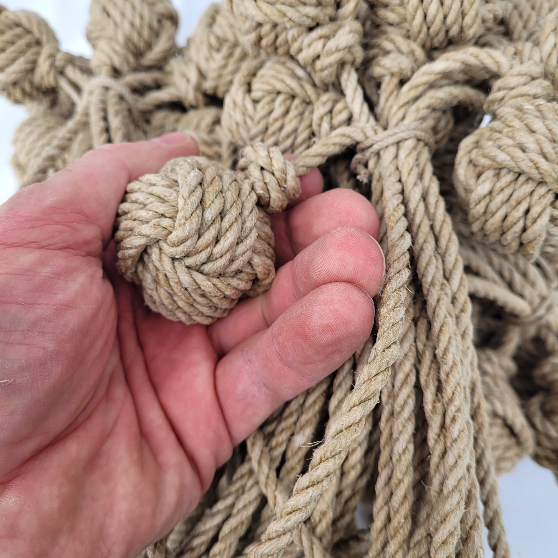 Jouet pour chien et chat pomme de touline artisanale fabrication française by Aux fils des noeuds