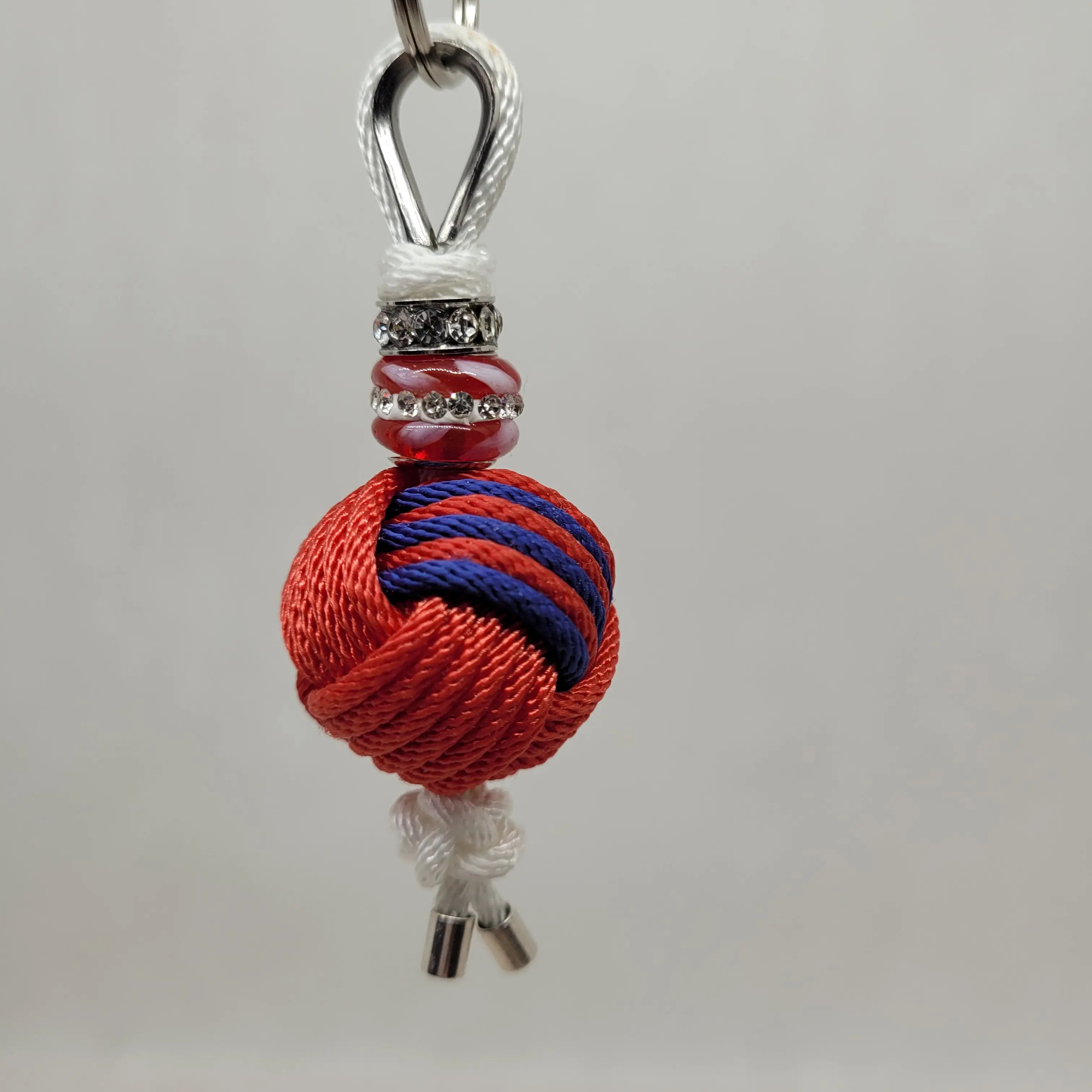 Porte clef bijoux Pomme de Touline - Marinière en strass by Aux Fils des noeuds