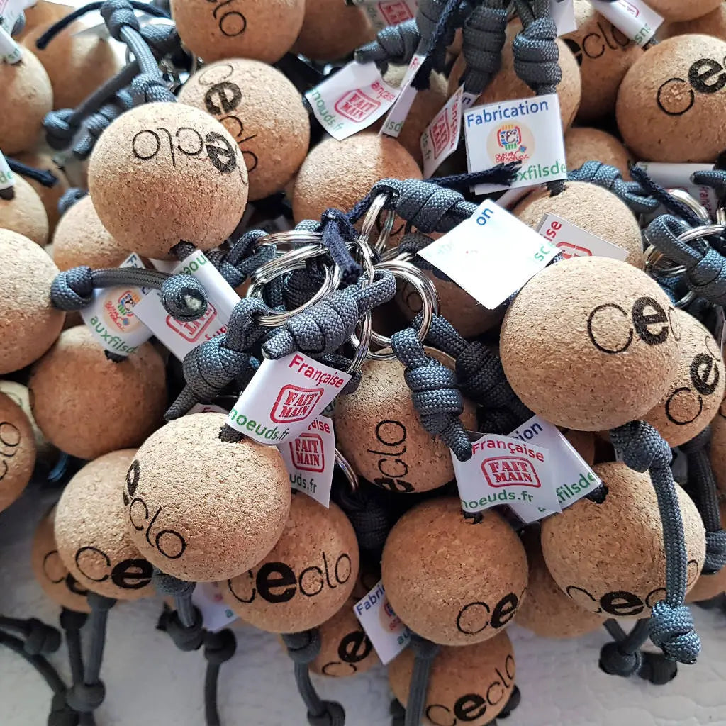 Porte clef flottant Pomme de touline personnalisable - fabrication artisanale made in Corrèze by Aux fils des noeuds