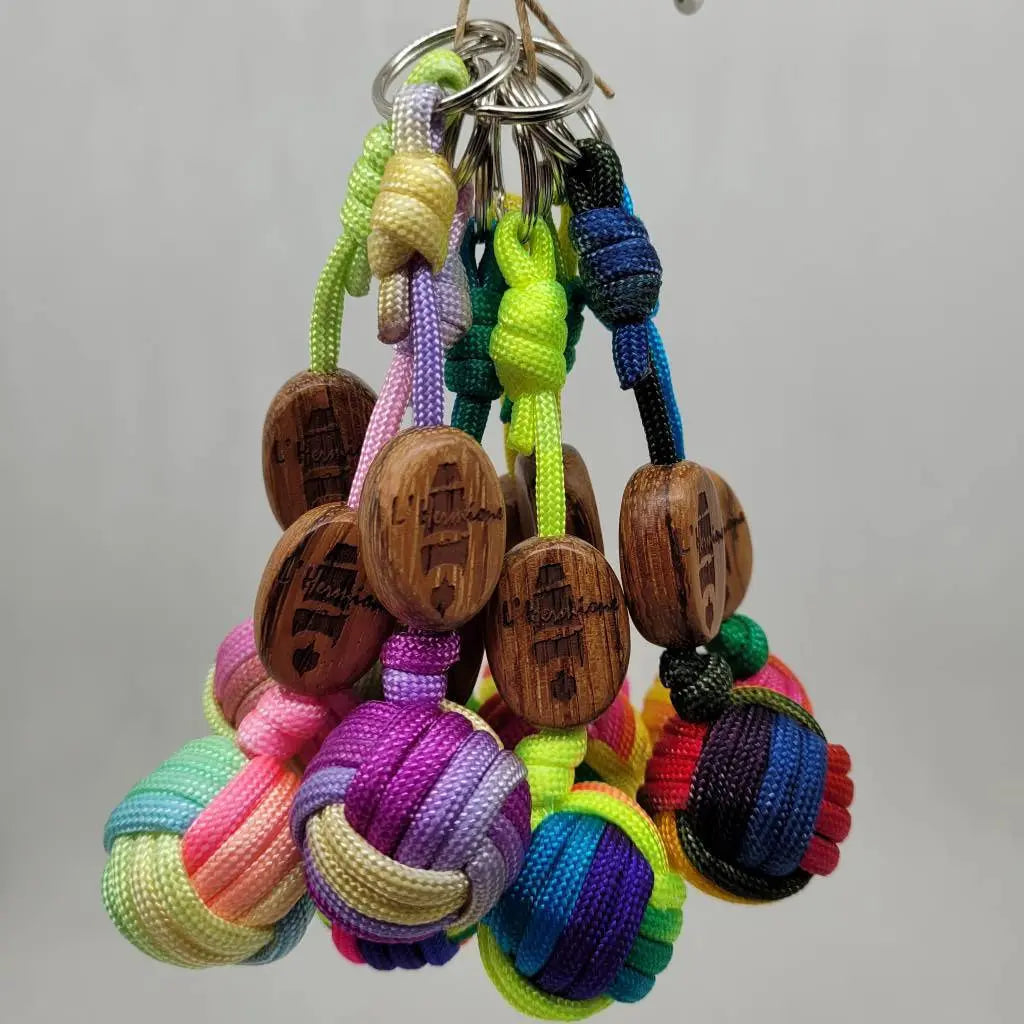Porte clef Pomme de touline paracorde personnalisable - Objet décoration fabrication artisanale made in Corrèze by Aux fils des noeuds