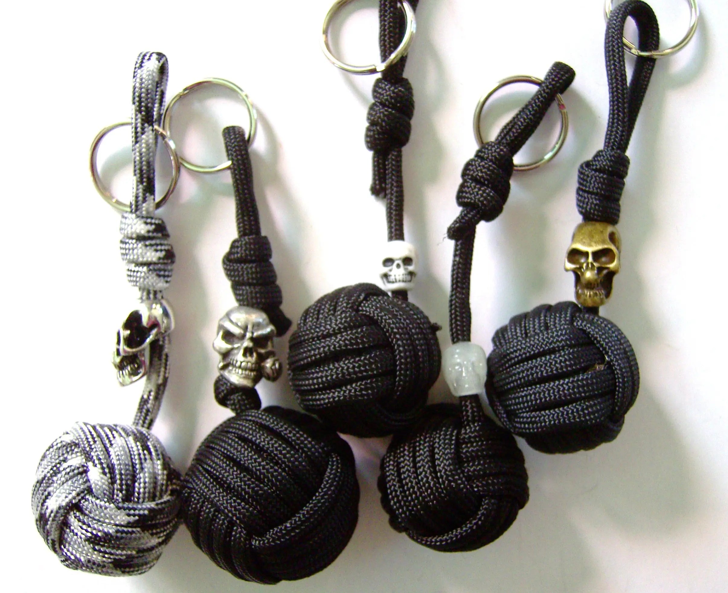 Porte clef crane Pomme de touline personnalisable - Objet décoration fabrication artisanale made in Corrèze by Aux fils des noeuds