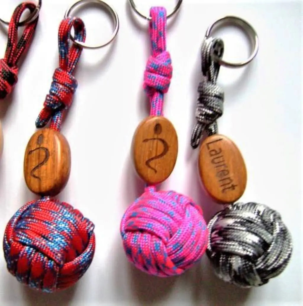 Porte clef infirmière Pomme de touline personnalisable - Objet décoration fabrication artisanale made in Corrèze by Aux fils des noeuds