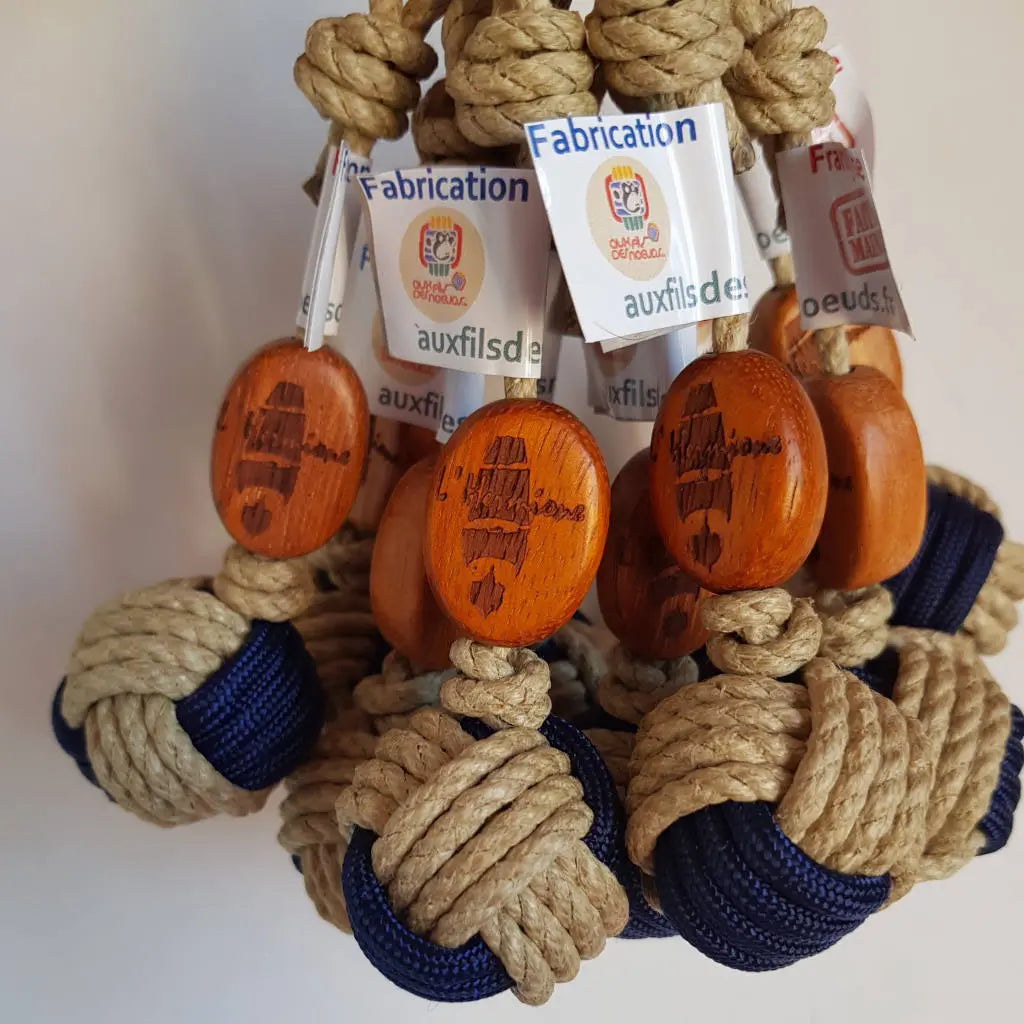 Porte clé personnalisable Pomme de Touline bicolore chanvre paracorde by Aux fils des noeuds
