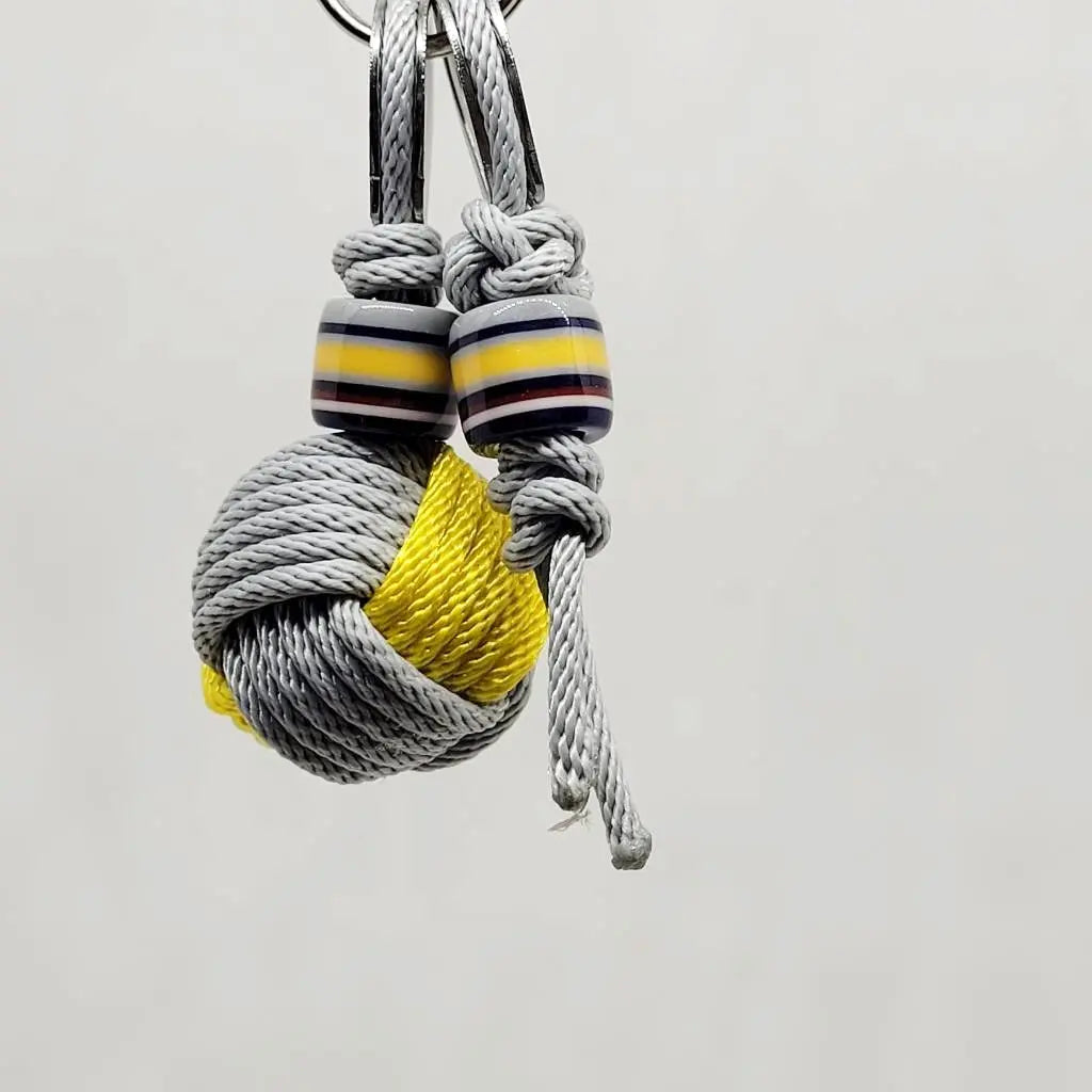 Porte clef Pomme de touline et son bosco personnalisable - Objet décoration fabrication artisanale made in Corrèze by Aux fils des noeuds