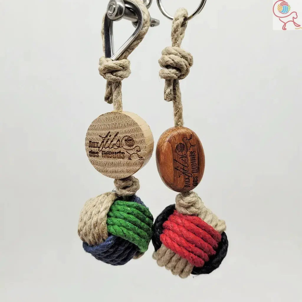 Porte clef Pomme de touline chanvre tricolore personnalisable fabrication artisanale made in Corrèze by Aux fils des noeuds