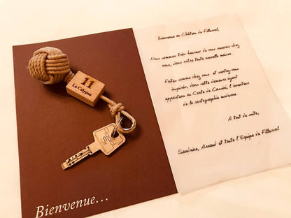 Porte clef pomme de touline hotel personnalisable fabrication artisanale made in Corrèze by Aux fils des noeuds